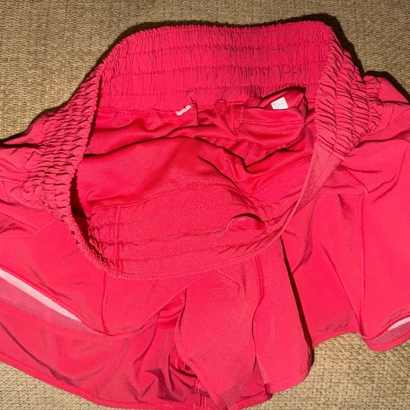 Lululemon Hotty Hot High Rise Shorts 2.5” — Size 4, Glaze Pink ( Coral Pinkish ) - Picture 3 of 3